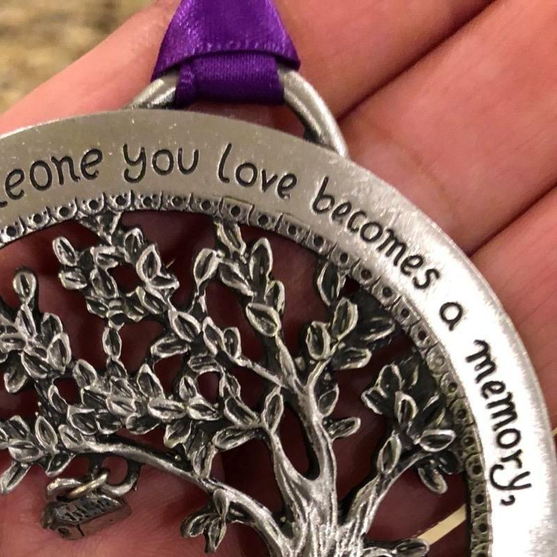 "When someone you love becomes a memory" - Solemn Christmas remembrance | Kalsten